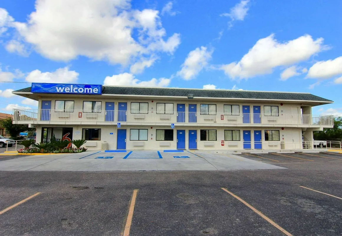Motel 6 Kingsville, TX hotel hero