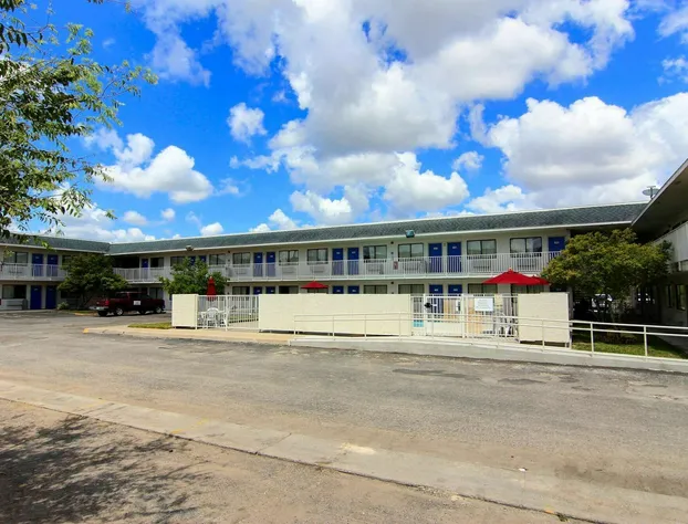 Motel 6 Kingsville, TX hotel detail image 3