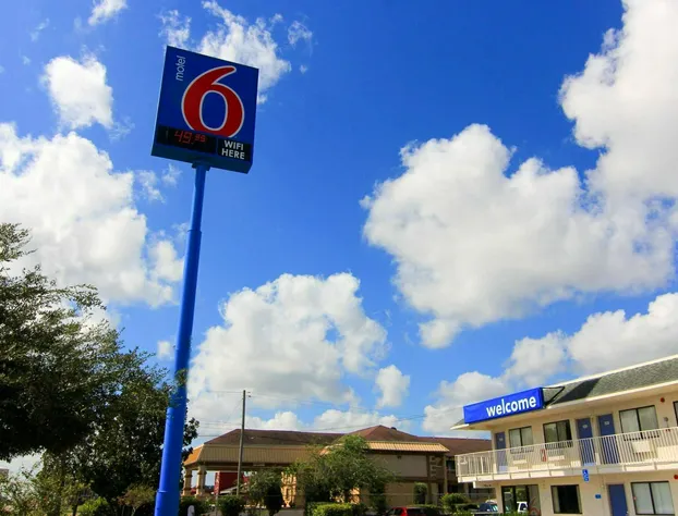 Motel 6 Kingsville, TX hotel detail image 4