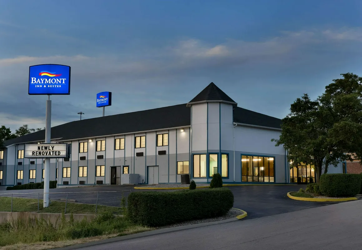 Baymont by Wyndham Winchester hotel hero