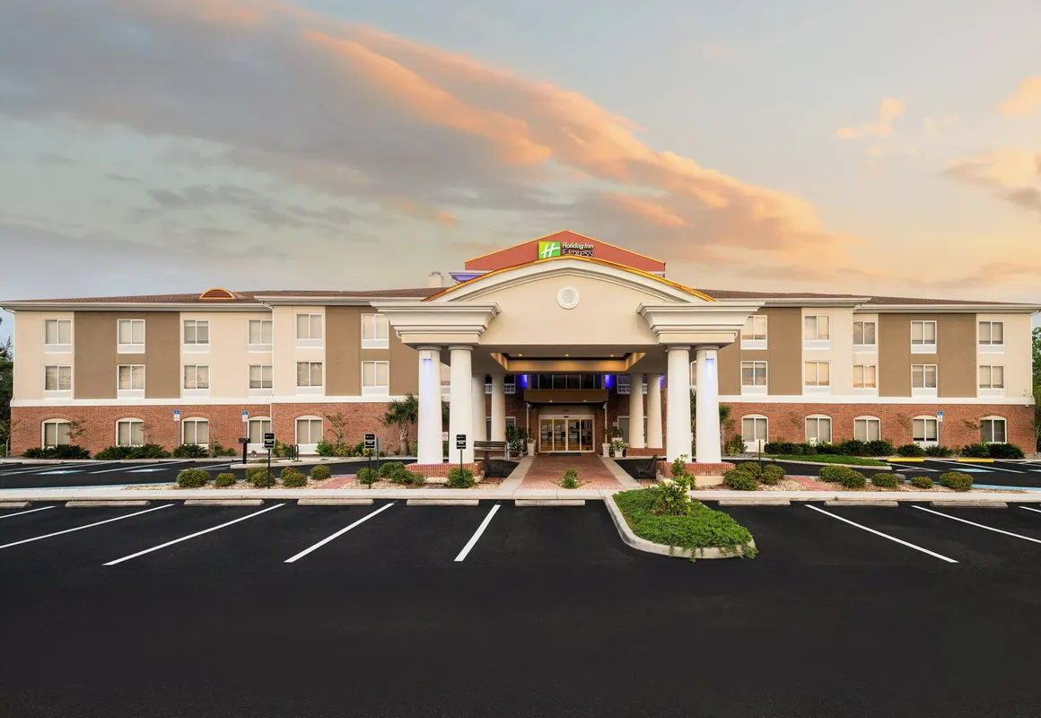 Holiday Inn Express & Suites Spring Hill by IHG hotel hero