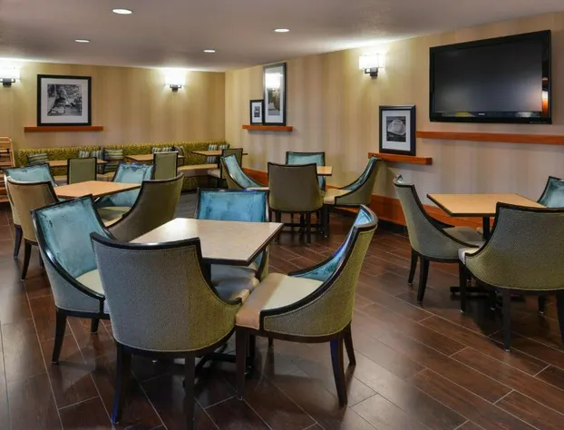 Hampton Inn & Suites By Hilton Calgary- University Northwest hotel detail image 4