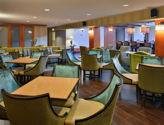 Hampton Inn & Suites By Hilton Calgary- University Northwest hotel detail image 4