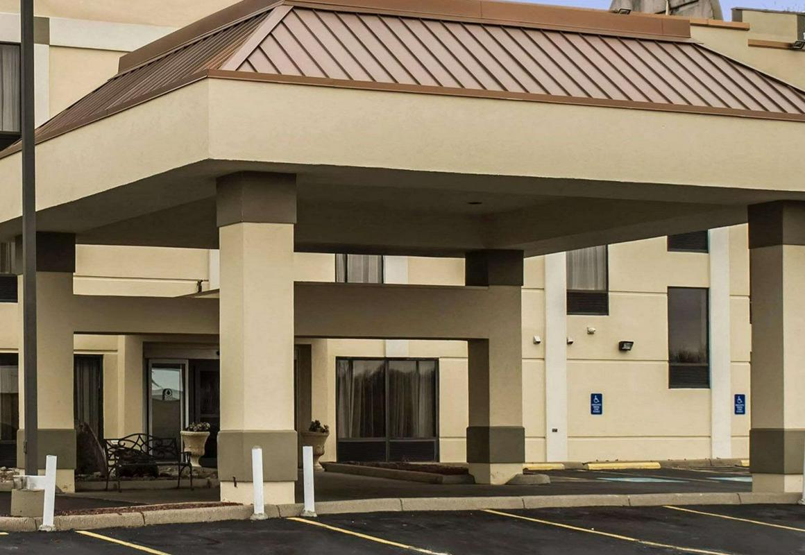 Quality Inn hotel hero