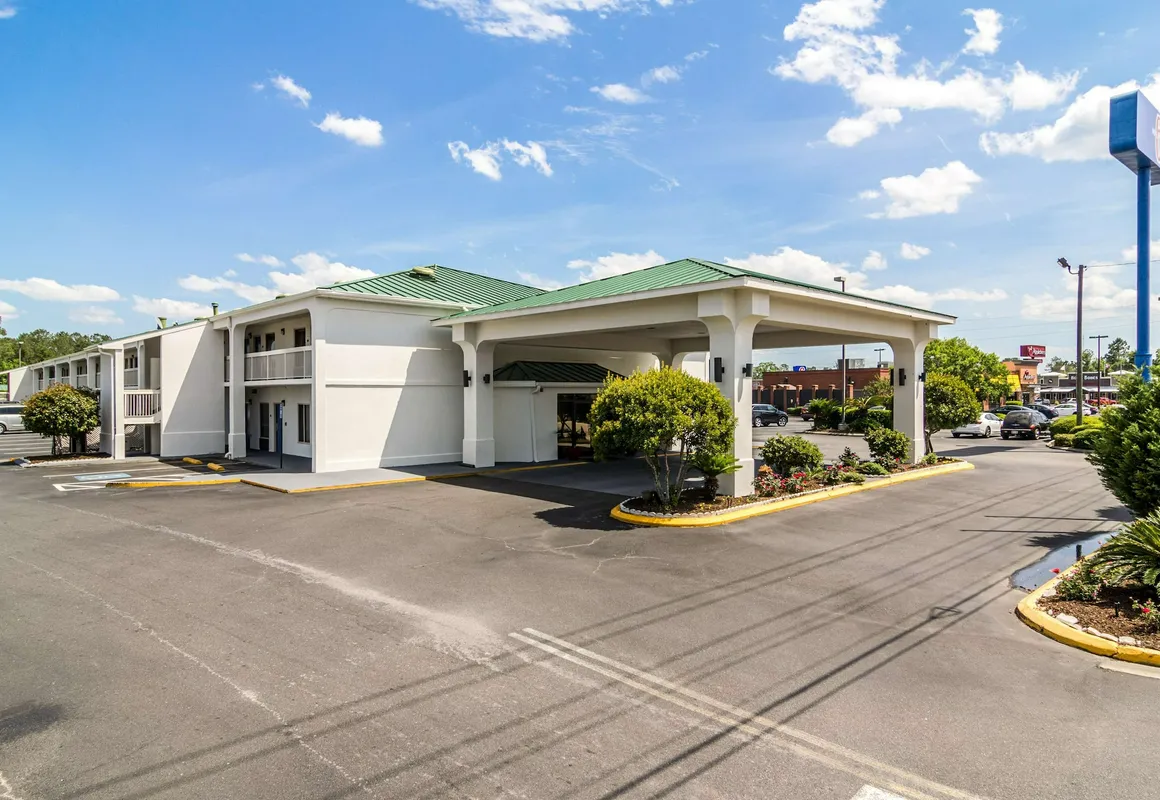 Motel 6 Waycross GA hotel hero