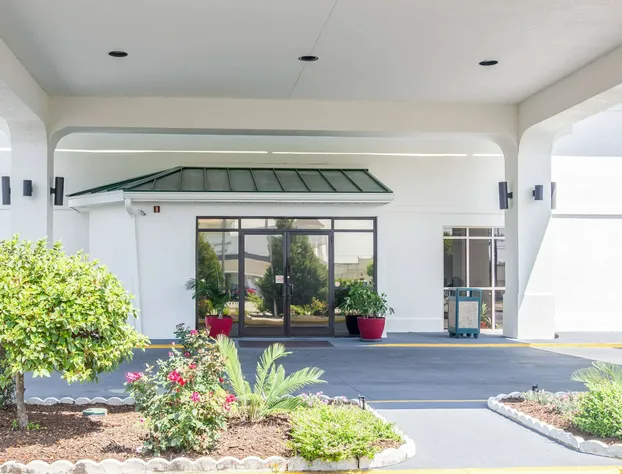 Motel 6 Waycross GA hotel detail image 2