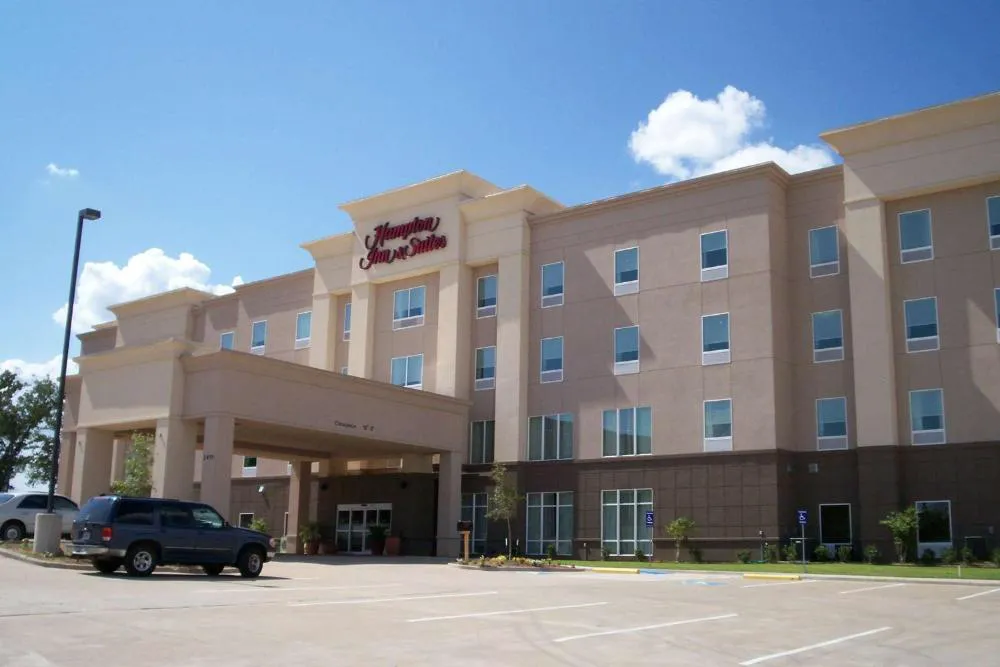 Hampton Inn & Suites Denison hotel hero