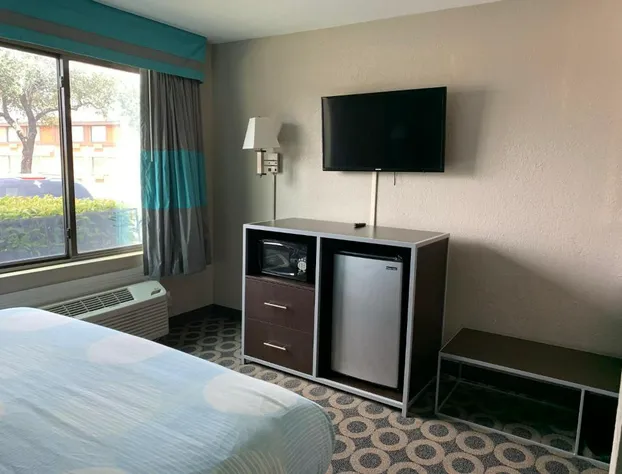 Travelodge by Wyndham San Antonio Downtown Northeast hotel detail image 1
