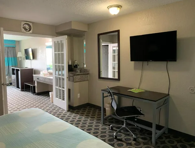 Travelodge by Wyndham San Antonio Downtown Northeast hotel detail image 2