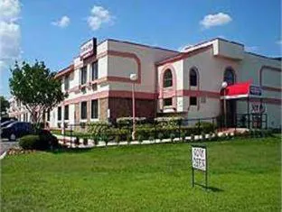 Travelodge by Wyndham San Antonio Downtown Northeast hotel detail image 1