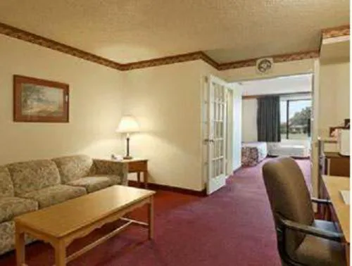 Travelodge by Wyndham San Antonio Downtown Northeast hotel detail image 2