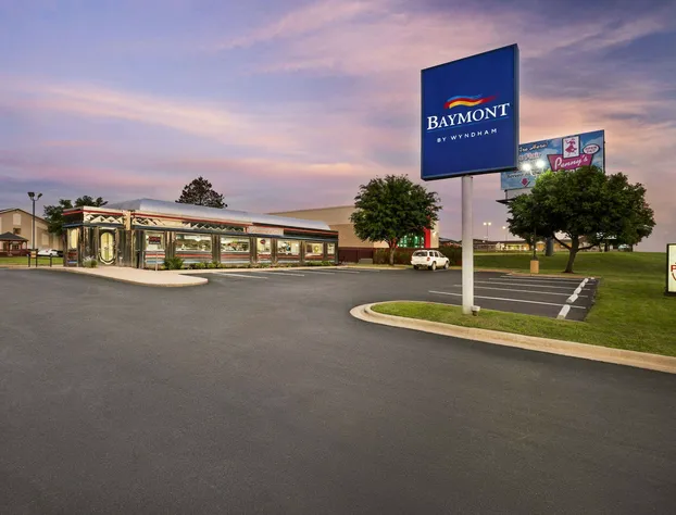 Baymont by Wyndham Hearne hotel detail image 1