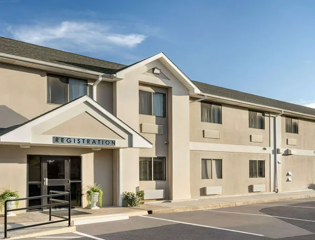 Baymont by Wyndham Hearne hotel detail image 2