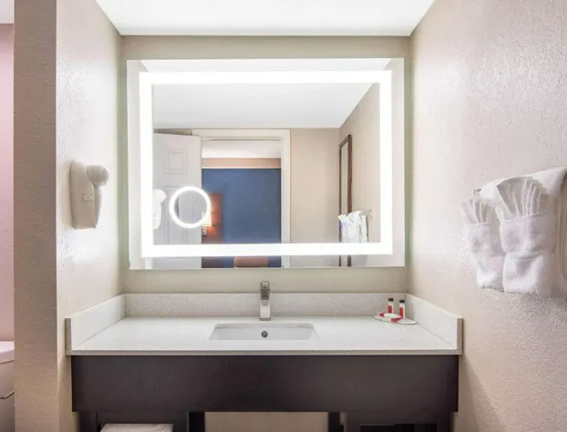 Budget Inn & Suite Atlanta Marietta Stadium hotel detail image 3