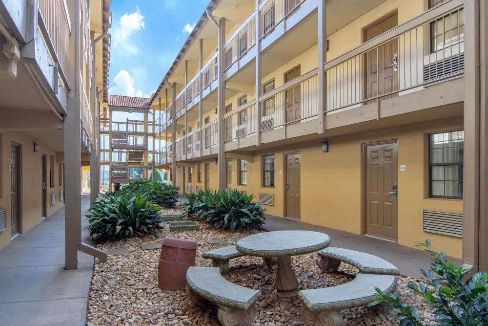 Budget Inn & Suite Atlanta Marietta Stadium hotel hero