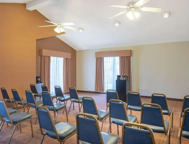 Budget Inn & Suite Atlanta Marietta Stadium hotel detail image 1