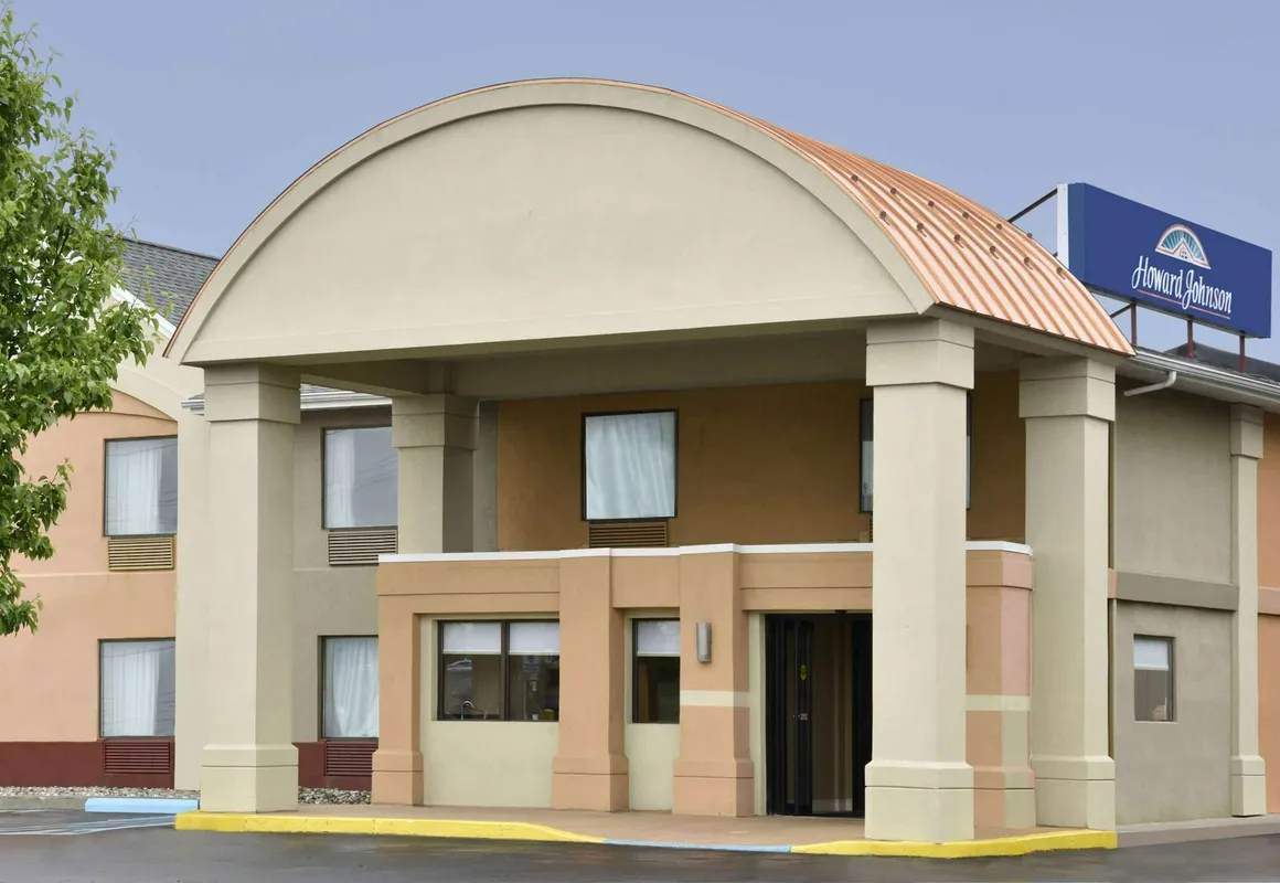 Howard Johnson Hotel & Suites by Wyndham Allentown/Dorney hotel hero