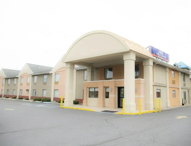 Howard Johnson Hotel & Suites by Wyndham Allentown/Dorney hotel detail image 1