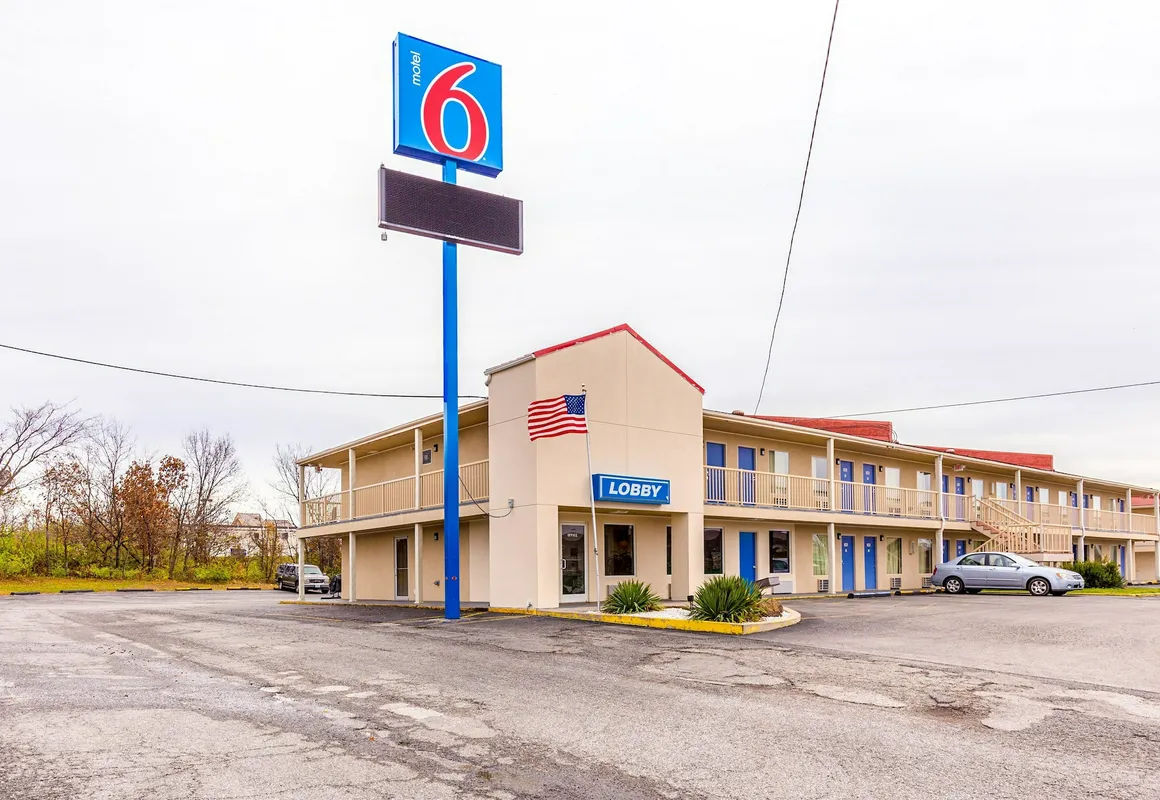 Motel 6 Mount Vernon, IL hotel hero