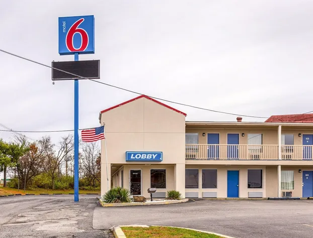 Motel 6 Mount Vernon, IL hotel detail image 1