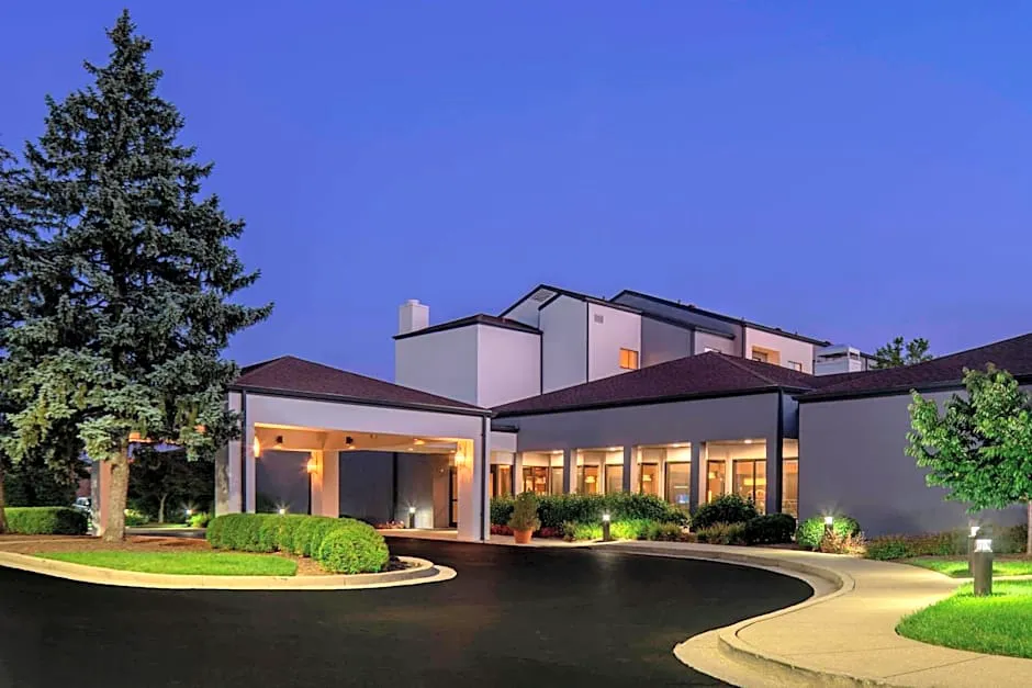 Courtyard by Marriott Louisville East hotel hero