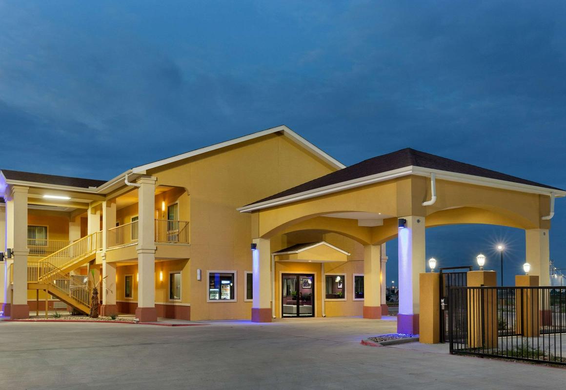 Days Inn by Wyndham Odessa hotel hero