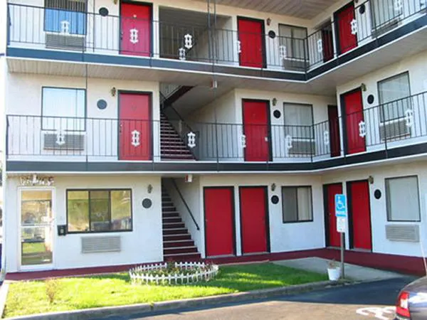 Red Carpet Inn Williamstown hotel detail image 1