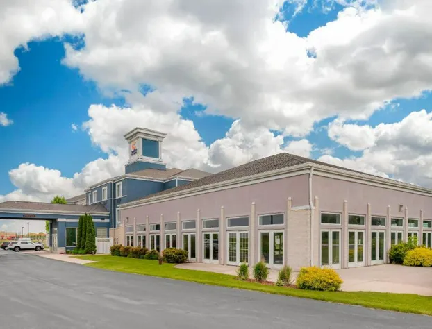 Comfort Inn & Suites Sheboygan I-43 hotel detail image 2