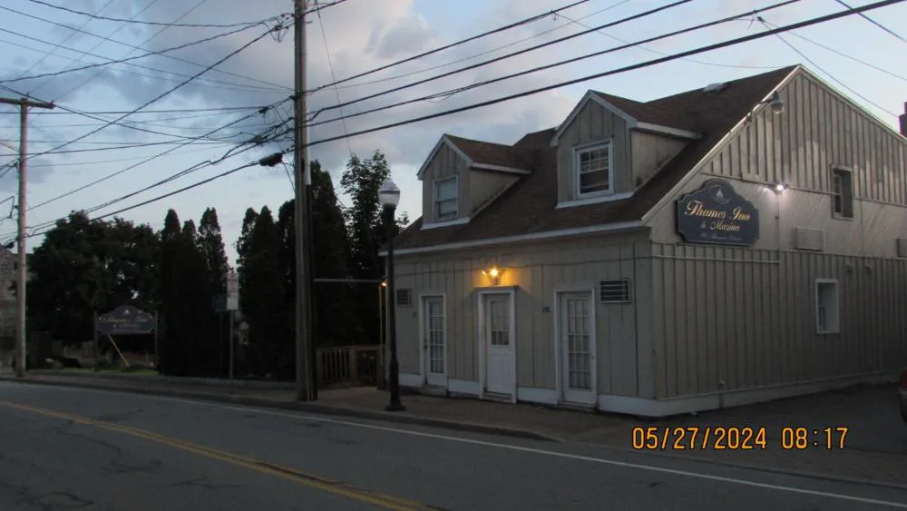 Thames Inn & Marina hotel hero