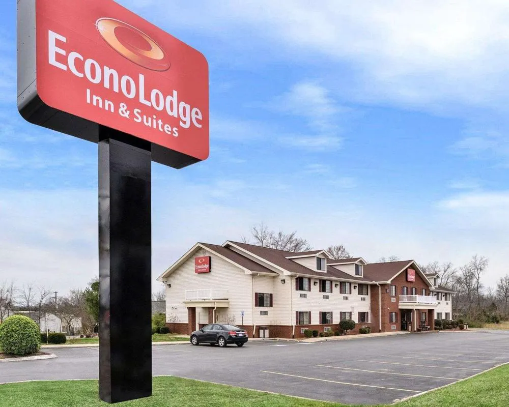 Econo Lodge Inn & Suites Shelbyville hotel hero