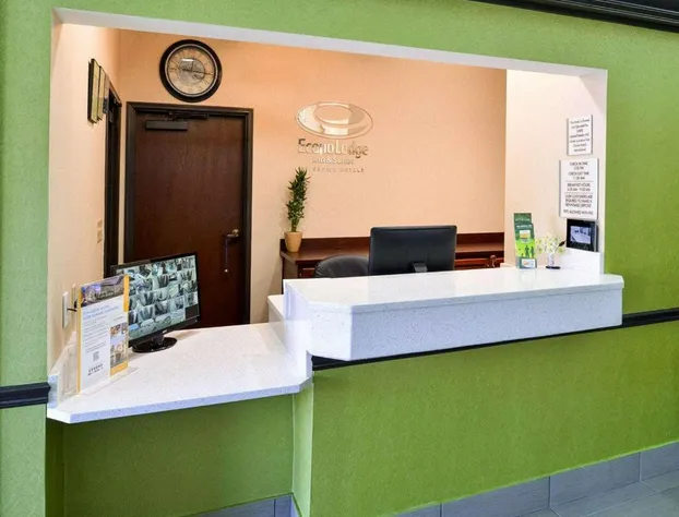 Econo Lodge Inn & Suites Shelbyville hotel detail image 3