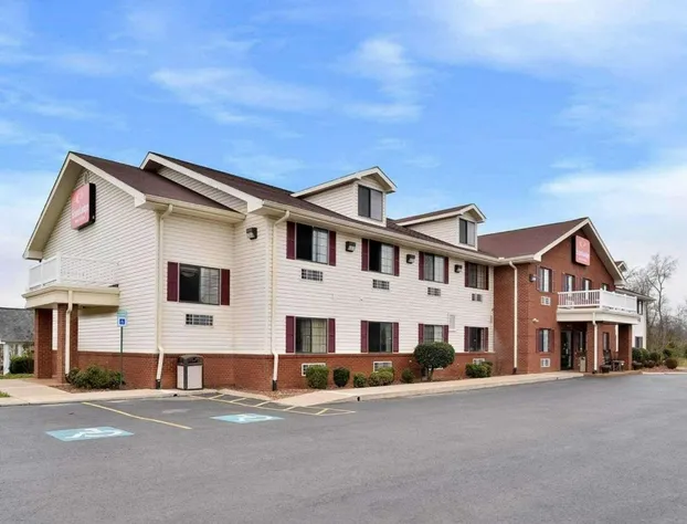 Econo Lodge Inn & Suites Shelbyville hotel detail image 1