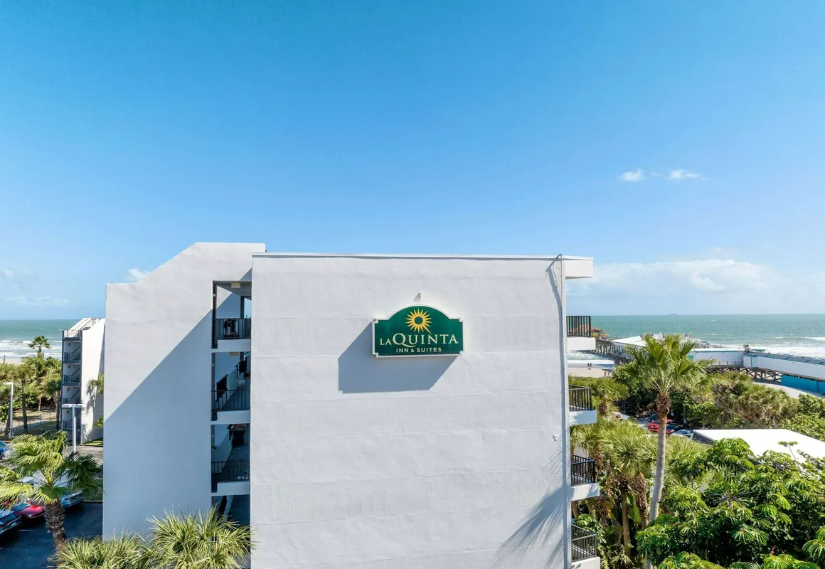 La Quinta Inn & Suites by Wyndham Cocoa Beach Oceanfront hotel hero