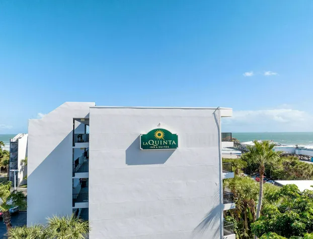 La Quinta Inn & Suites by Wyndham Cocoa Beach Oceanfront hotel detail image 1