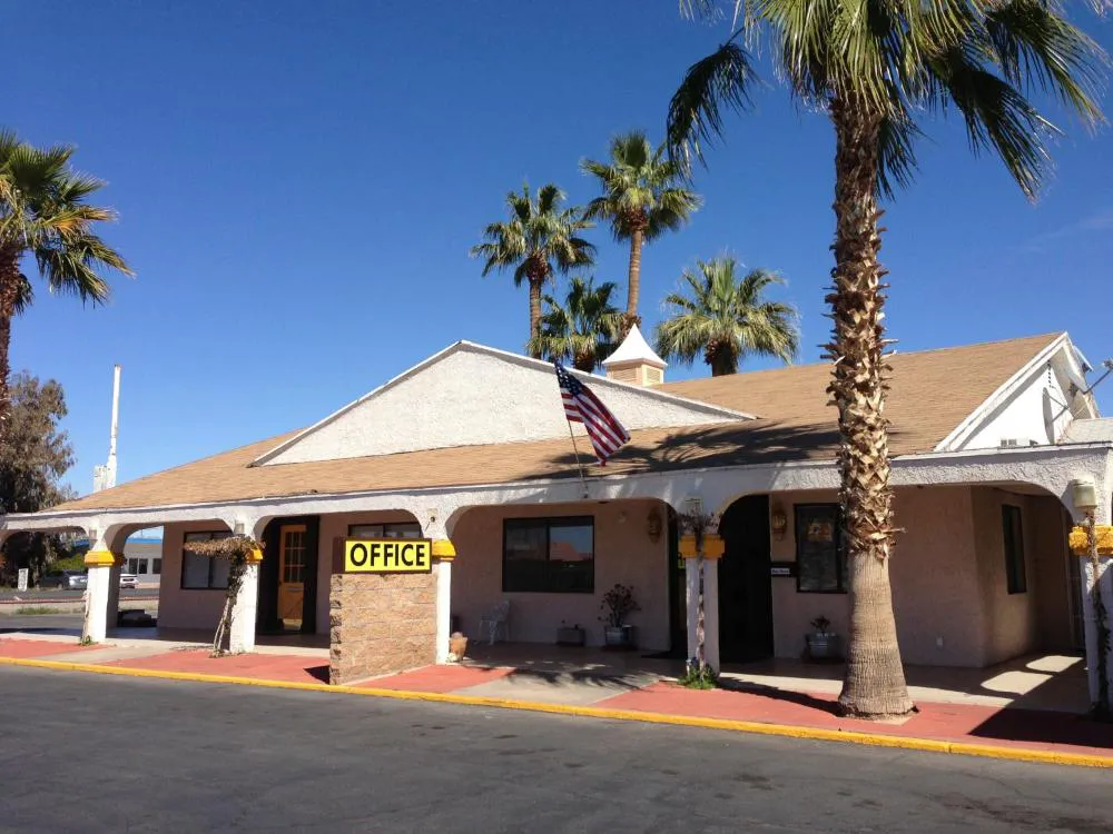 Emerald Inn & Lounge hotel hero