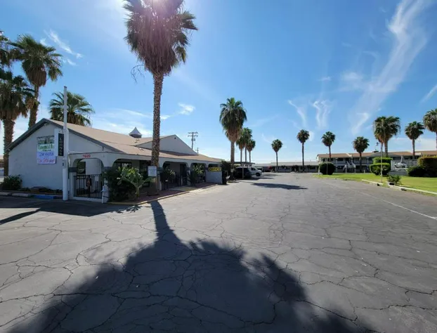 Emerald Inn & Lounge hotel detail image 2