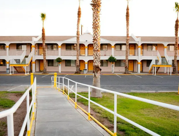 Emerald Inn & Lounge hotel detail image 4