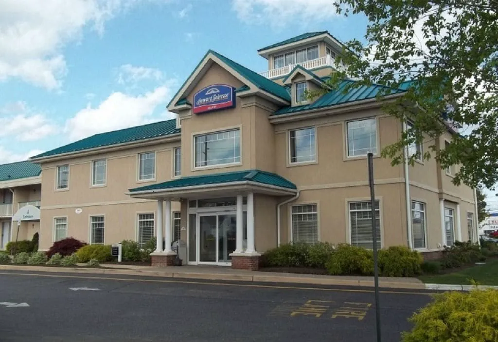 Howard Johnson Hotel by Wyndham Toms River hotel hero
