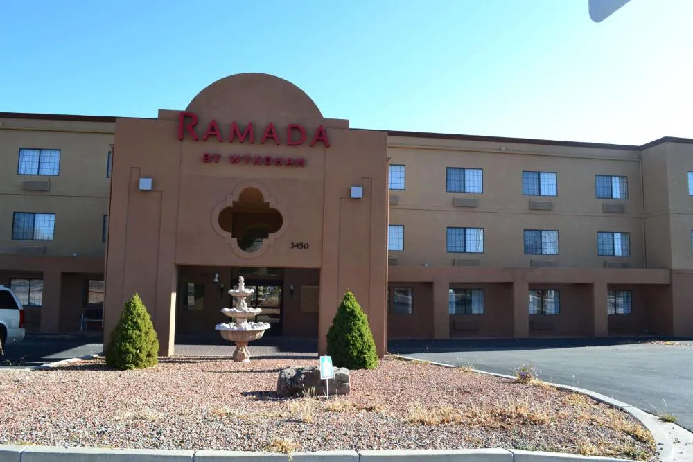 Ramada by Wyndham Santa Fe hotel hero