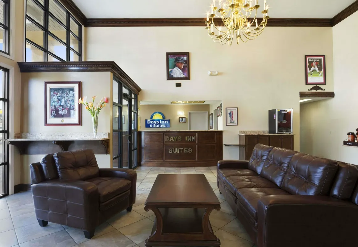Days Inn & Suites by Wyndham Tuscaloosa - Univ. of Alabama hotel hero
