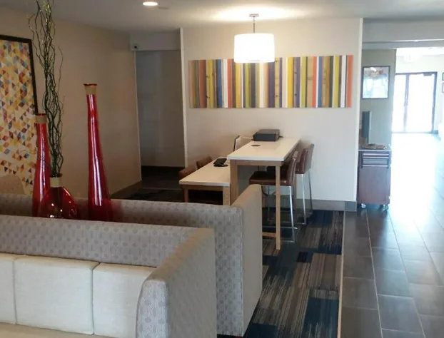 Holiday Inn Express Hotel and Suites Muncie hotel detail image 1