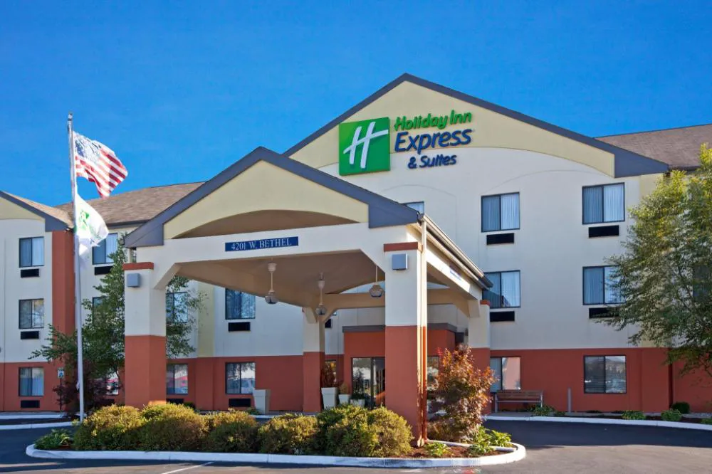 Holiday Inn Express Hotel and Suites Muncie hotel hero