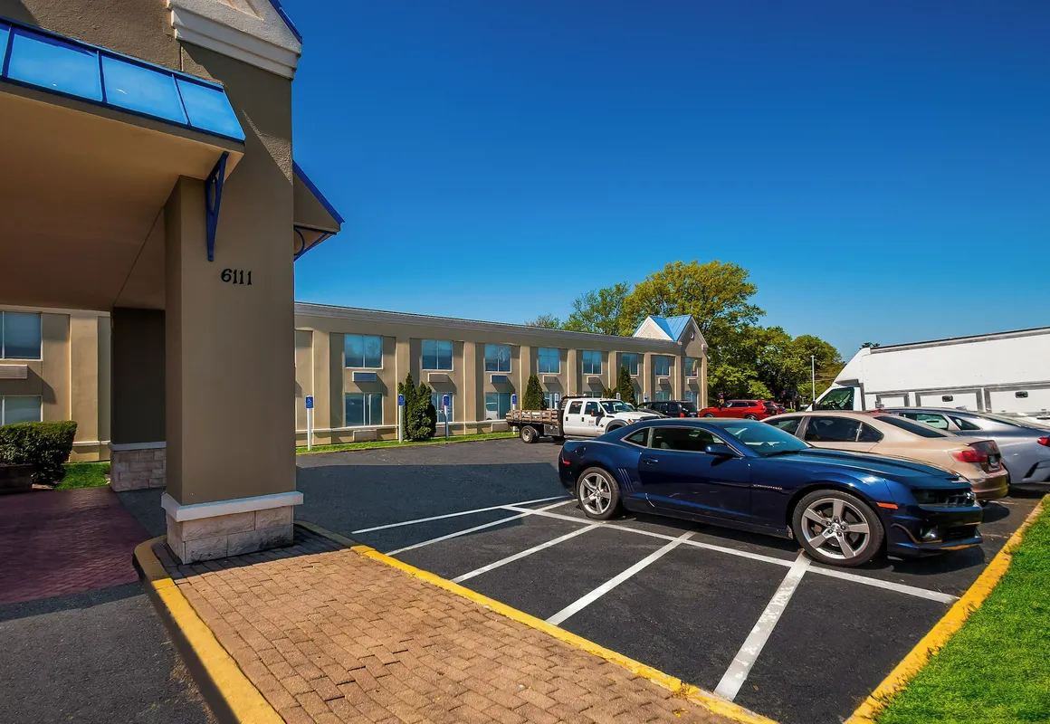 Comfort Inn Falls Church - Tysons Corner hotel hero