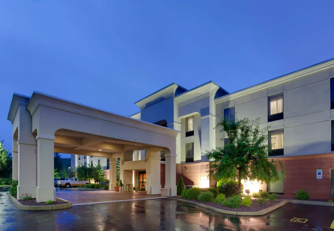 Hampton Inn Auburn hotel hero