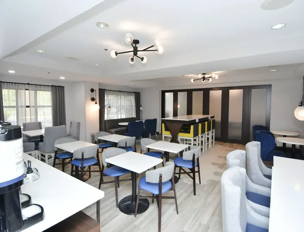 Hampton Inn Auburn hotel detail image 2