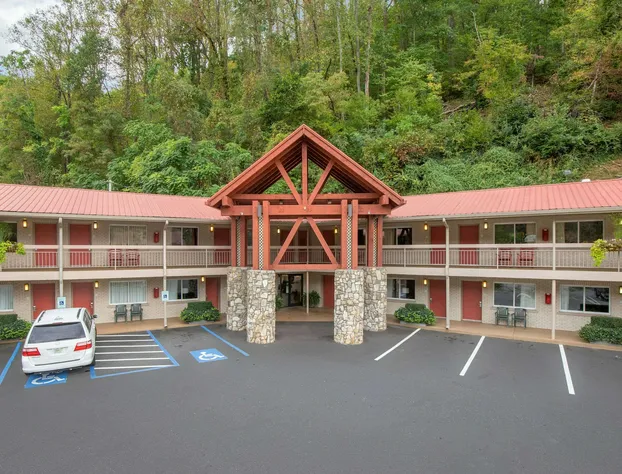 Econo Lodge Cherokee Near River Park hotel detail image 1