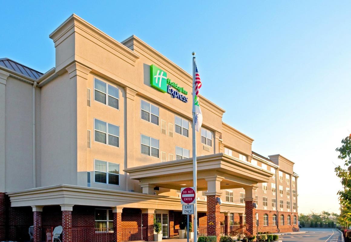 Holiday Inn Express Woodbridge by IHG hotel hero