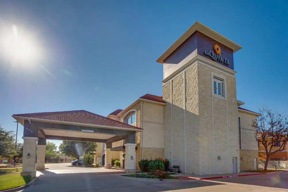 La Quinta Inn & Suites by Wyndham Granbury hotel hero