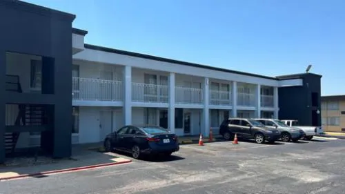 Studio 6 Fort Worth, TX – Downtown East hotel detail image 1