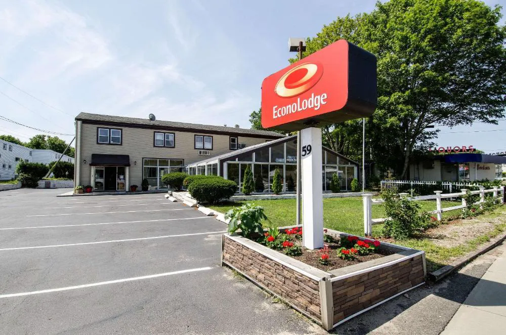 Econo Lodge by Choice - Cape Cod hotel hero